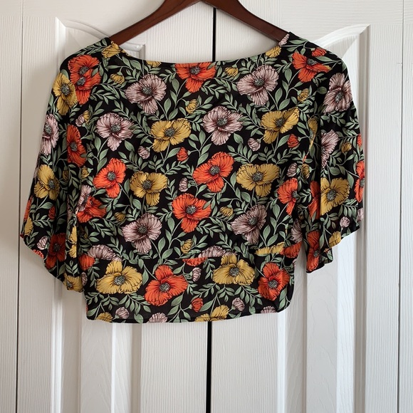 24COLOURS Crop Top - Picture 2 of 7